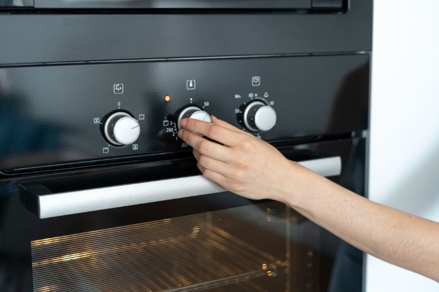 Configuración de la temperatura de un horno