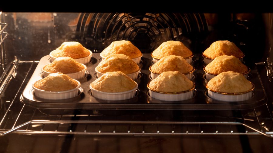 Hornear los muffins un poco más